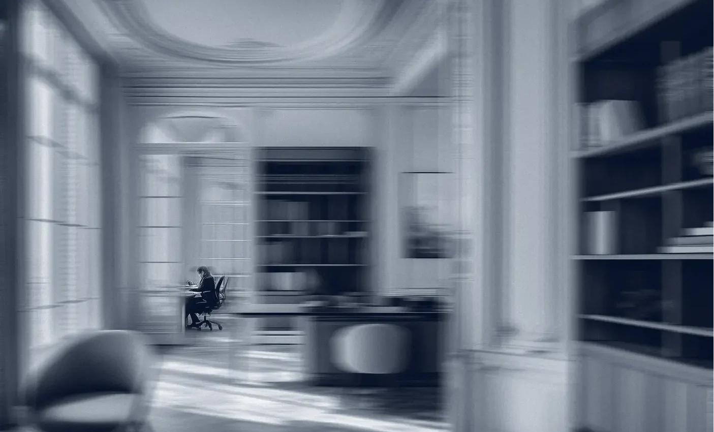 Image d'une personne travaillant dans un cabinet d'avocat